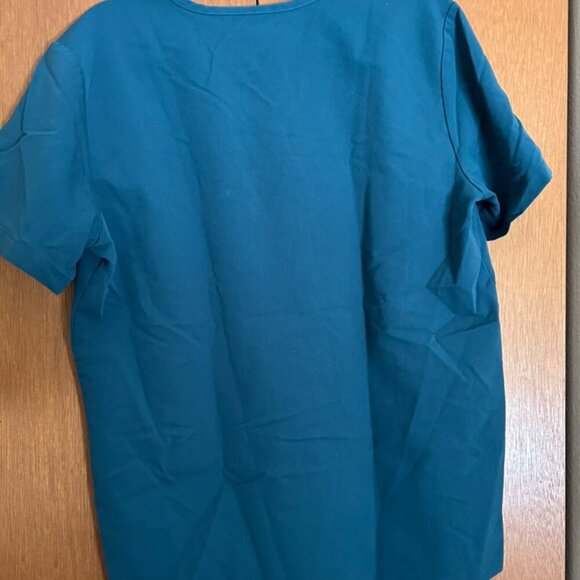 FIGS Leon Three-Pocket Scrub Top™ - Picture 3 of 5